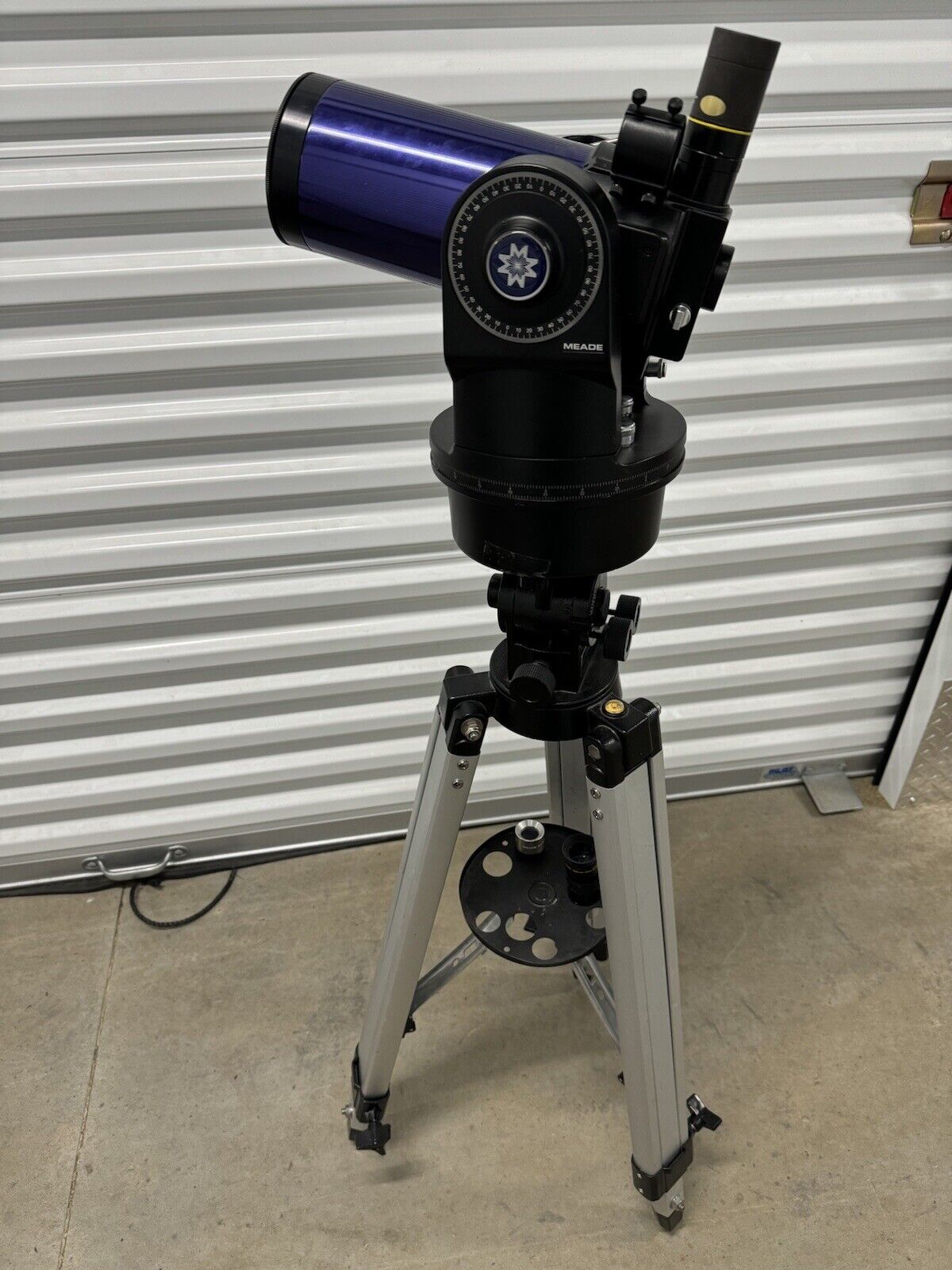 Meade ETX-90 Maksutov-Cassegrain Telescope W/ Tripod & 2 Eye Piece No Controller