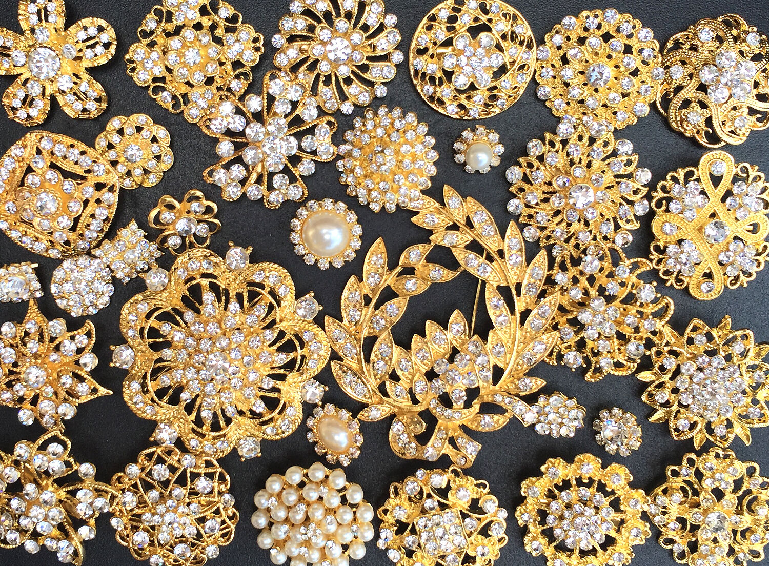 32 Lot Mixed Gold Rhinestone Crystal Button Brooch Pin Wedding Bouquet DIY Kit