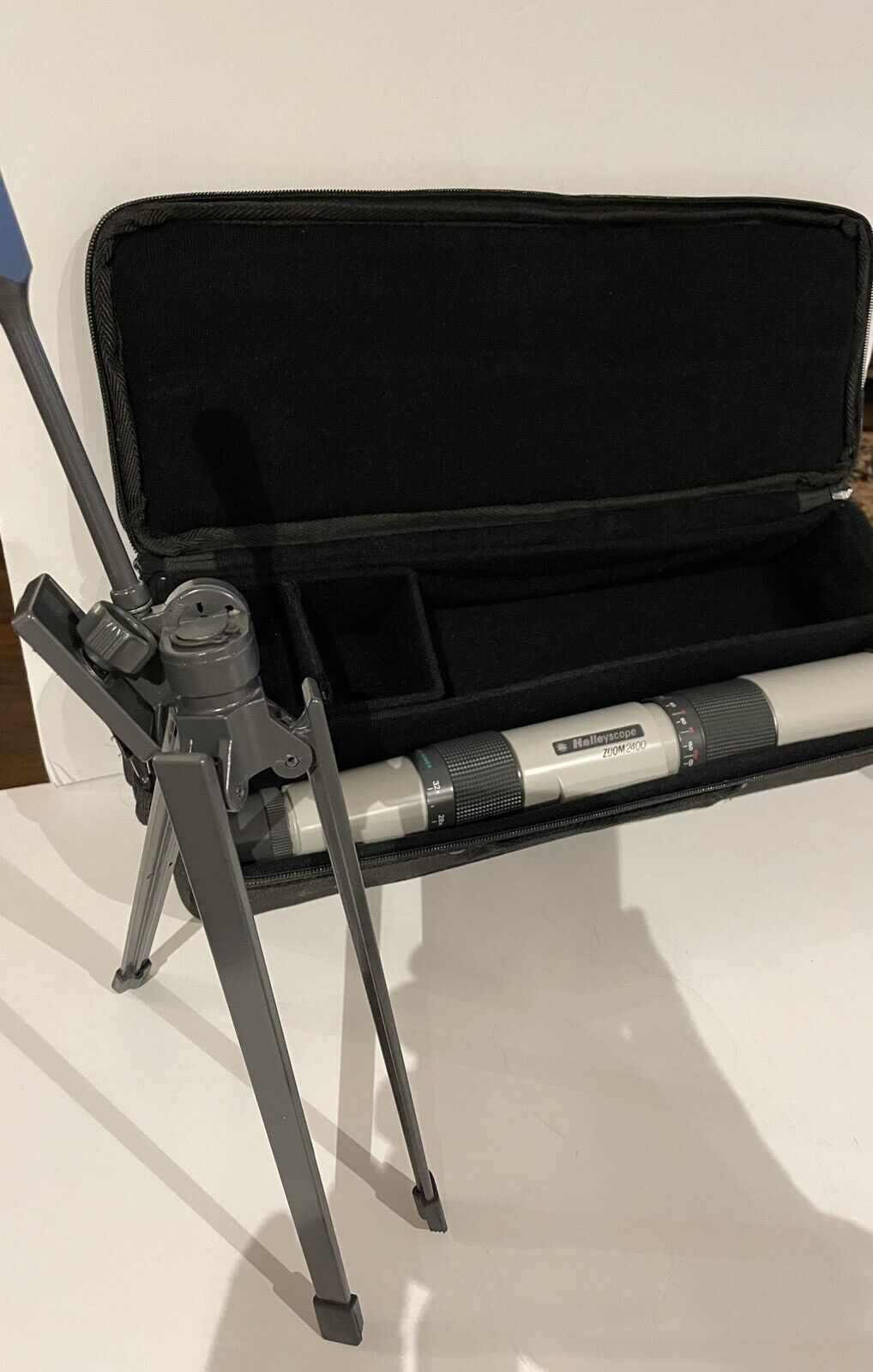 Halleyscope Zoom 2400 with Stand & Carrying Case