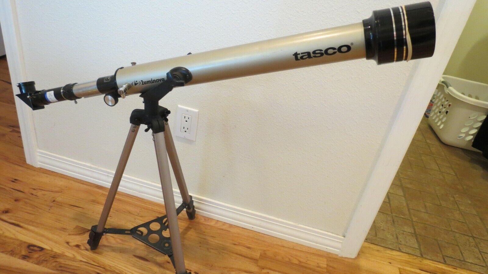 Tasco Luminova 578 POWER  Refractor Telescope Model 40060578 60MM X 700MM
